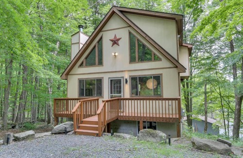 Hamlin House | Screened Porch and Grill Lake Ariel Vacation Rental
