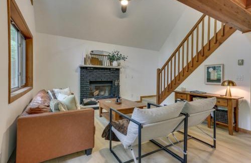 Hamlin House | Screened Porch and Grill Lake Ariel Vacation Rental