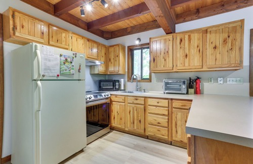 Hamlin House | Screened Porch & Grill: Lake Ariel Vacation Rental