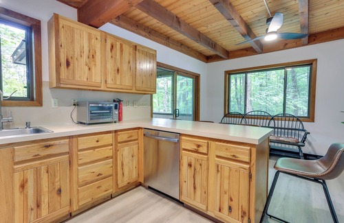 Hamlin House | Screened Porch & Grill: Lake Ariel Vacation Rental