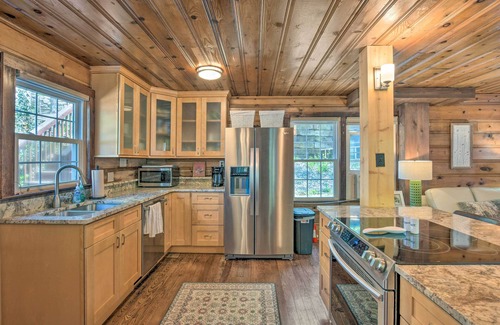 Lynn Cottage | Screened Porch & Grill: Waterfront Landrum Cottage