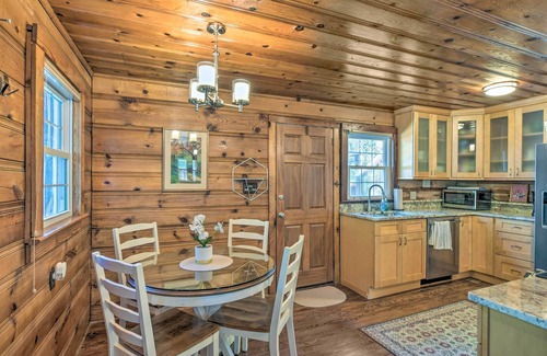 Lynn Cottage | Screened Porch & Grill: Waterfront Landrum Cottage