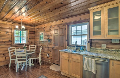 Lynn Cottage | Screened Porch & Grill: Waterfront Landrum Cottage