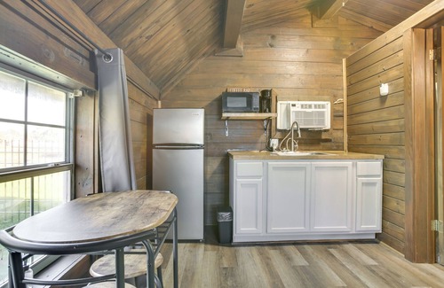Crown Point Apartment | Screened Porch: Rustic Retreat Near NOLA!