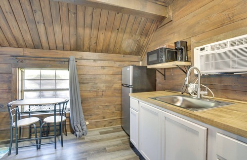 Crown Point Apartment | Screened Porch: Rustic Retreat Near NOLA!