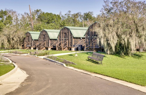 Crown Point Apartment | Screened Porch: Rustic Retreat Near NOLA!