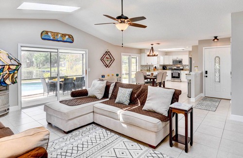 Deltona Lakes House | Screened Porch: Waterfront Home in Deltona!