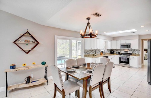 Deltona Lakes House | Screened Porch: Waterfront Home in Deltona!