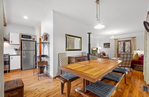 Leura House | Scribbly Gum