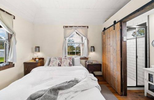 Kangaroo Valley House | Scribbly Gum Cottage -rustic Picturesque Romantic