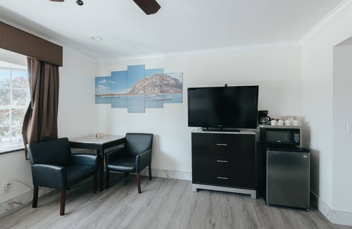 Morro Bay Hotel | Sea Air Inn & Suites - Downtown - Restaurant Row