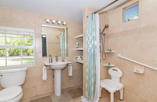 Breakers House | Sea Beauty by Grand Cayman Villas & Condos