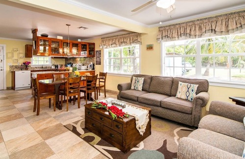 Breakers House | Sea Beauty by Grand Cayman Villas & Condos