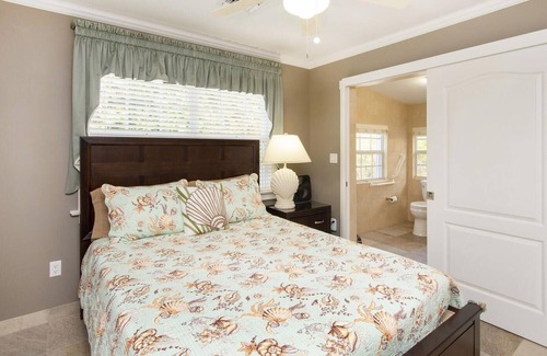 Breakers House | Sea Beauty by Grand Cayman Villas & Condos