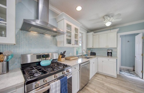 Carlouel House | 'Sea Breeze' - Beautiful Clearwater Beach Home - Heated Pool, Spa & Grill