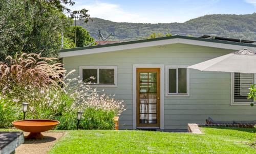 Forresters Beach House | Sea Breeze by Coast Hosting