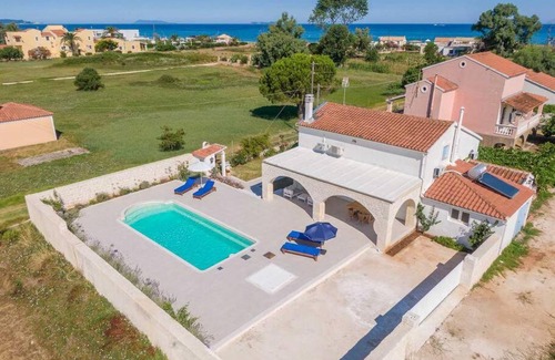 Almiros Beach House | Sea Breeze Coastal House in Almyros Beach