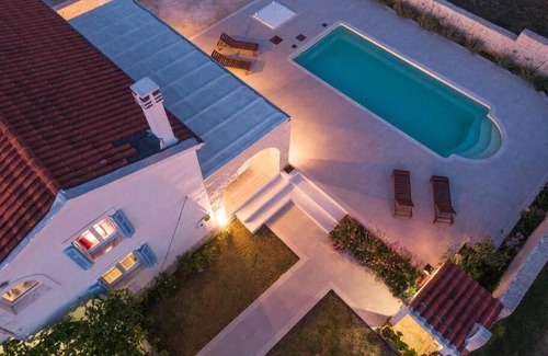 Almiros Beach House | Sea Breeze Coastal House in Almyros Beach