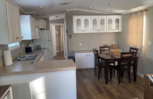 Bayshore Gardens Cottage | Sea Breeze Cottage