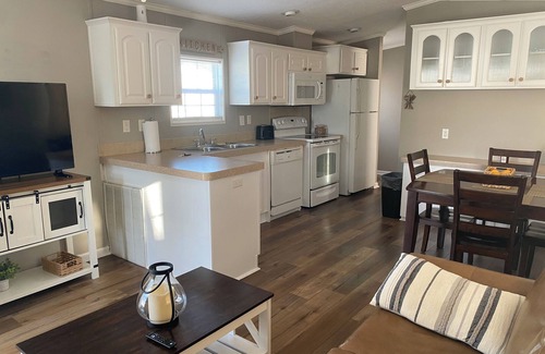 Bayshore Gardens Cottage | Sea Breeze Cottage