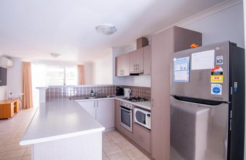 Broadwater House | Sea Breeze Family Retreat at Cape View Resort