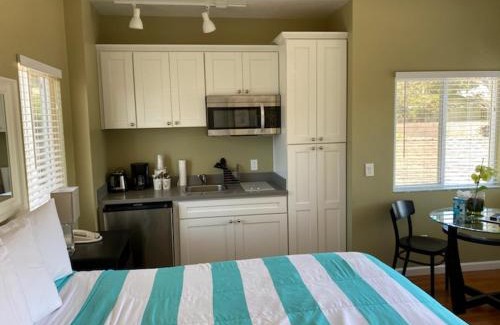 Pacific Grove Hotel | Sea Breeze Inn - Pacific Grove