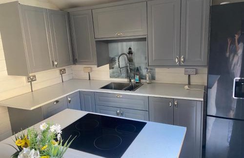 Christchurch Ski Chalet | Sea breeze lodge mudeford
