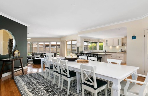 Inverloch House | Sea Breeze on the Crescent