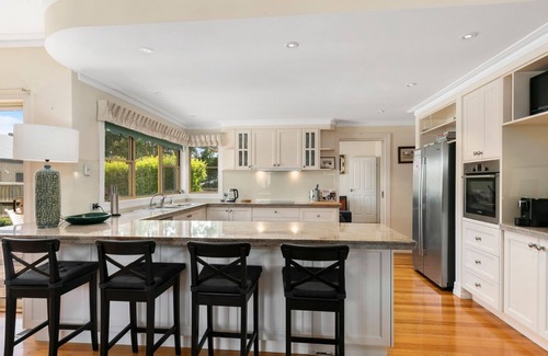 Inverloch House | Sea Breeze on the Crescent