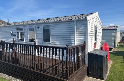 Aberystwyth House | Sea Breeze Retreat 2 Bedroom Pet Friendly Caravan in Clarach Bay