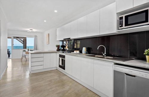 Redcliffe Apartment | * Sea Breeze * Two Bedroom Apartment