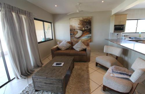Margate Beach Apartment | Sea Breeze West 5