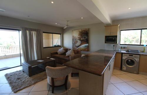 Margate Beach Apartment | Sea Breeze West 5