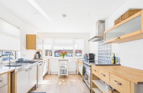 Sandown Ski Chalet | Sea Breeze Your Coastal Sanctuary in Sandown