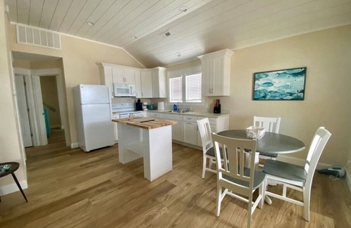 Kill Devil Hills Cottage | Sea Captain's Cottage 4; Oceanfront Cottage Court