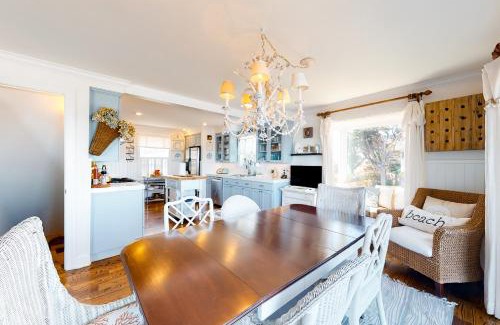 Nelscott House | Sea Cliff Cottage