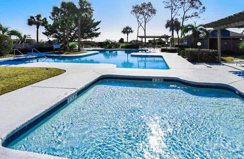 Folly Field Apartment | Sea Cloisters 409