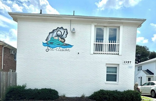 Bayview Apartment | SEA-clusion 3 cozy 1 bedroom apartment across the street from the beach!