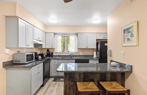 Bethany Beach Condo | Sea Colony - fully renovated - walk to private beach and tennis - Free wifi