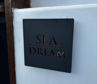 Sandwich Boat Rental | Sea Dream 42ft Beautiful 2 bedroom boat