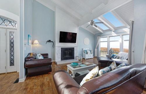 Fort Bragg House | Sea Dream and Sand Dollar Suite