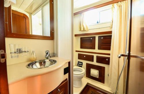 Downtown Nassau Boat Rental | Sea Dreams I
