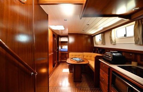 Downtown Nassau Boat Rental | Sea Dreams I