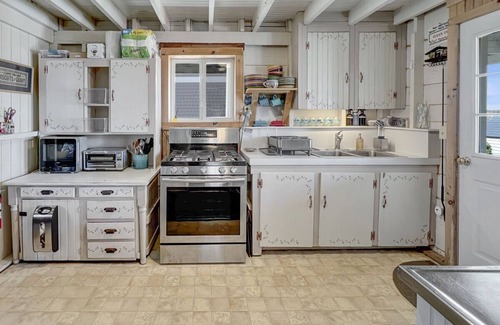 Wells Beach Cottage | Sea Esta - 4 Bedroom cottage with best spot in Wells Beach