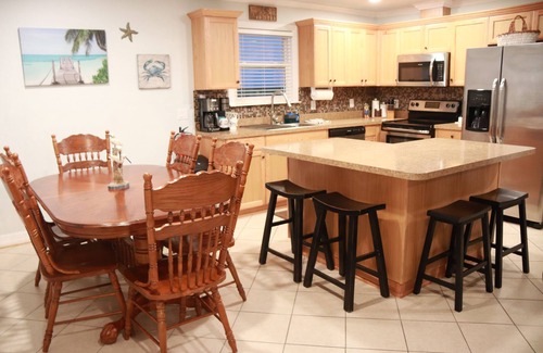Holly Beach House | Sea Esta Beach House, 3 bedroom close to the beach