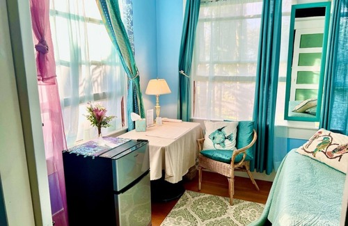Hawi Bed & Breakfast | Sea Foam Guest Room