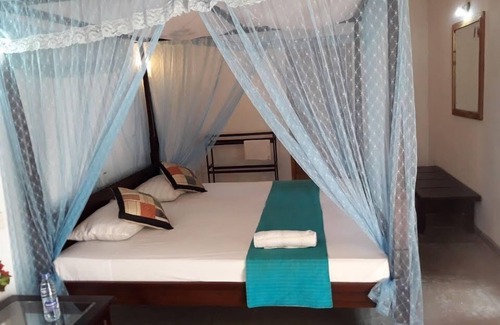 Thiranagama Hotel | Sea Front Hikkaduwa