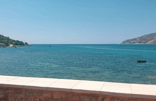 Neon Oitylo House | Sea front Maisonette for 8 in Neo Itilo