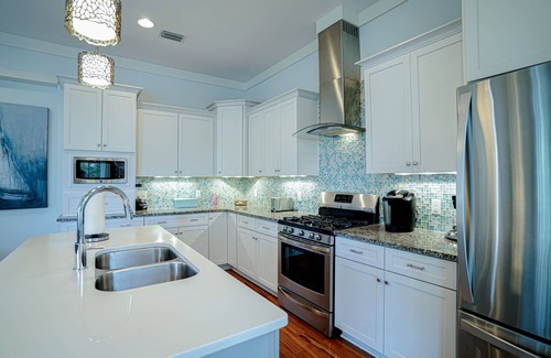 Lakeside at Blue Mountain Beach House | Sea Garden Cottage, short walk to public beach access with bathrooms and parking