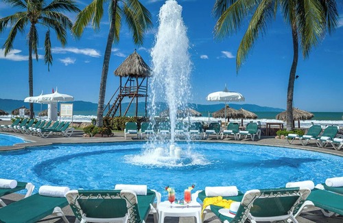 Valle Dorado Apartment | Sea Garden Master Room – Beachside Bliss with Classic Resort Comfort